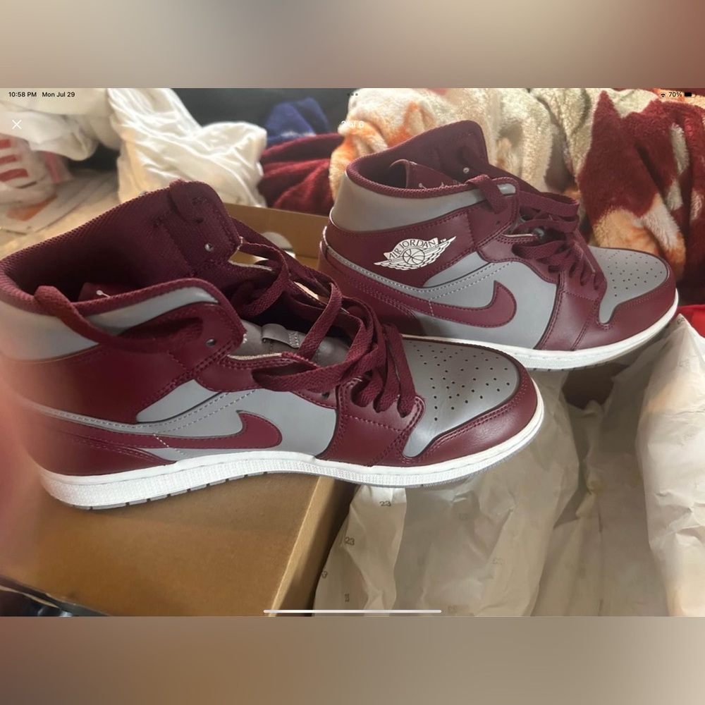 Nike Jordan 1 cherrywood excellent condition. Size 10 1/2.